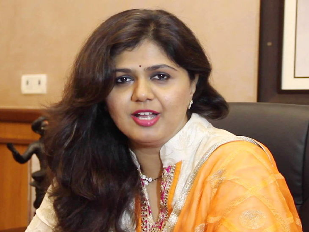 Pankaja Munde: BJP leader Gopinath Munde Daughter Pankaja Munde removes  Bharatiya Janata Party identity | पंकजा मुंडे ने कहा- भावी यात्रा पर फैसले  की जरूरत, राज्य भाजपा अध्यक्ष पाटिल बोले ...