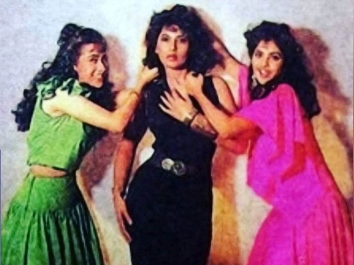 Archana Puran Singh shares throwback pic with Karisma Kapoor and