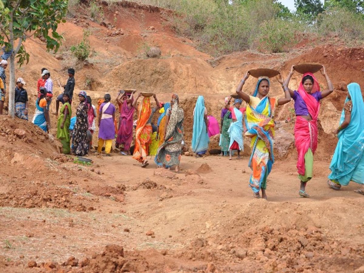 Workers' days in MGNREGA decreased in April-May this year compared to  April-May last year | लॉकडाउन से मनरेगा मजदूर भी हुए बेरोजगार: पिछले साल  अप्रैल-मई की तुलना में इस साल अप्रैल ...