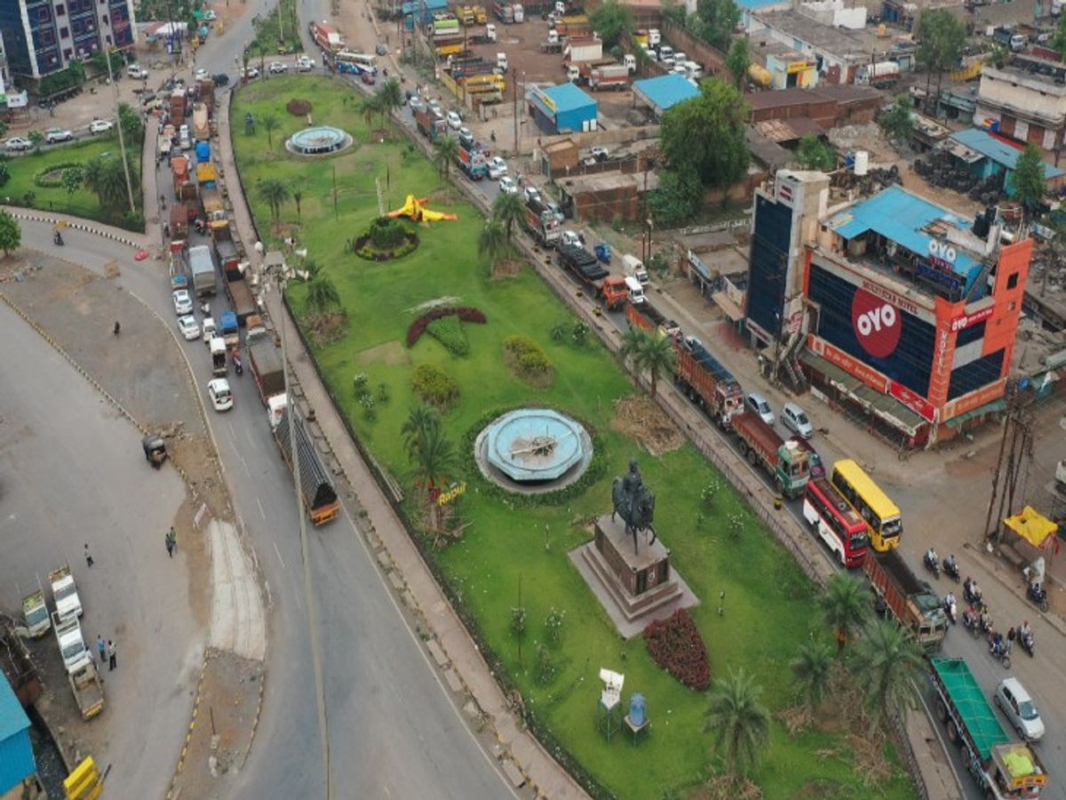 Could not find route to divert vehicles of Tatibandh Chowk in 6 months, flyover stuck | लेटलतीफी: टाटीबंध चौक की गाड़ियों को डायवर्ट करने का मार्ग 6 माह में ढूंढ नहीं सके,