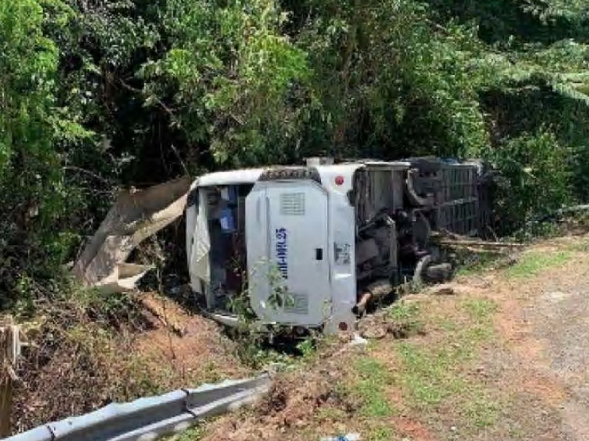 BREAKING : यात्रियों से भरी बस पलटी, 9 लोगों की मौत