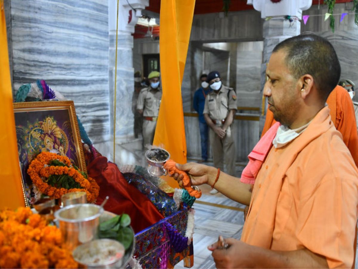 गोरखनाथ मंदिर में कृष्ण जन्मोत्सव की धूम: मुख्यमंत्री योगी आदित्यनाथ