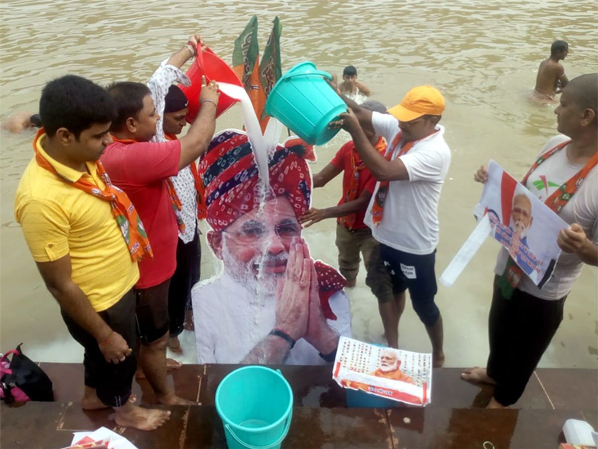 BJP workers celebrate Prime Minister's birthday by anointing 70 liters of  milk at Kalighat in Patna | पटना के कालीघाट पर भाजपा कार्यकर्ताओं ने 70  लीटर दूध से अभिषेक कर मनाया प्रधानमंत्री