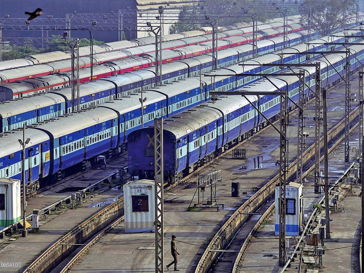 अनदेखी: फेस्टिवल सीजन में भी झुंझुनूं से किसी ट्रेन की योजना नहीं बनी, चूरू  और सीकर होकर गाड़ियां चलाने की तैयारी कर रहा रेलवे