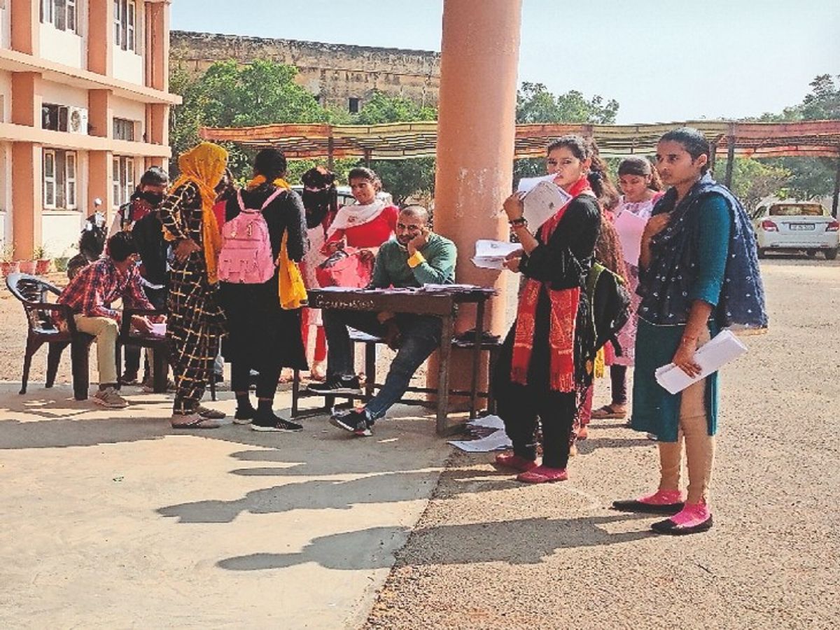 56 children Kovid positive, 333 so far, CM Khattar said - will reconsider keeping the school open | 56 बच्चे कोविड पॉजिटिव, अब तक 333, सीएम खट्टर बोले- स्कूल खोले रखने पर पुनर्विचार ...