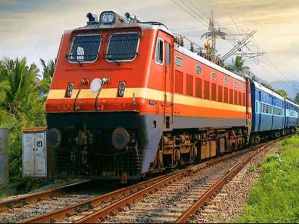 Mumbai-Nizamuddin Rajdhani Express will stop just 2 minutes in the city,  third AC fare Rs. 1735