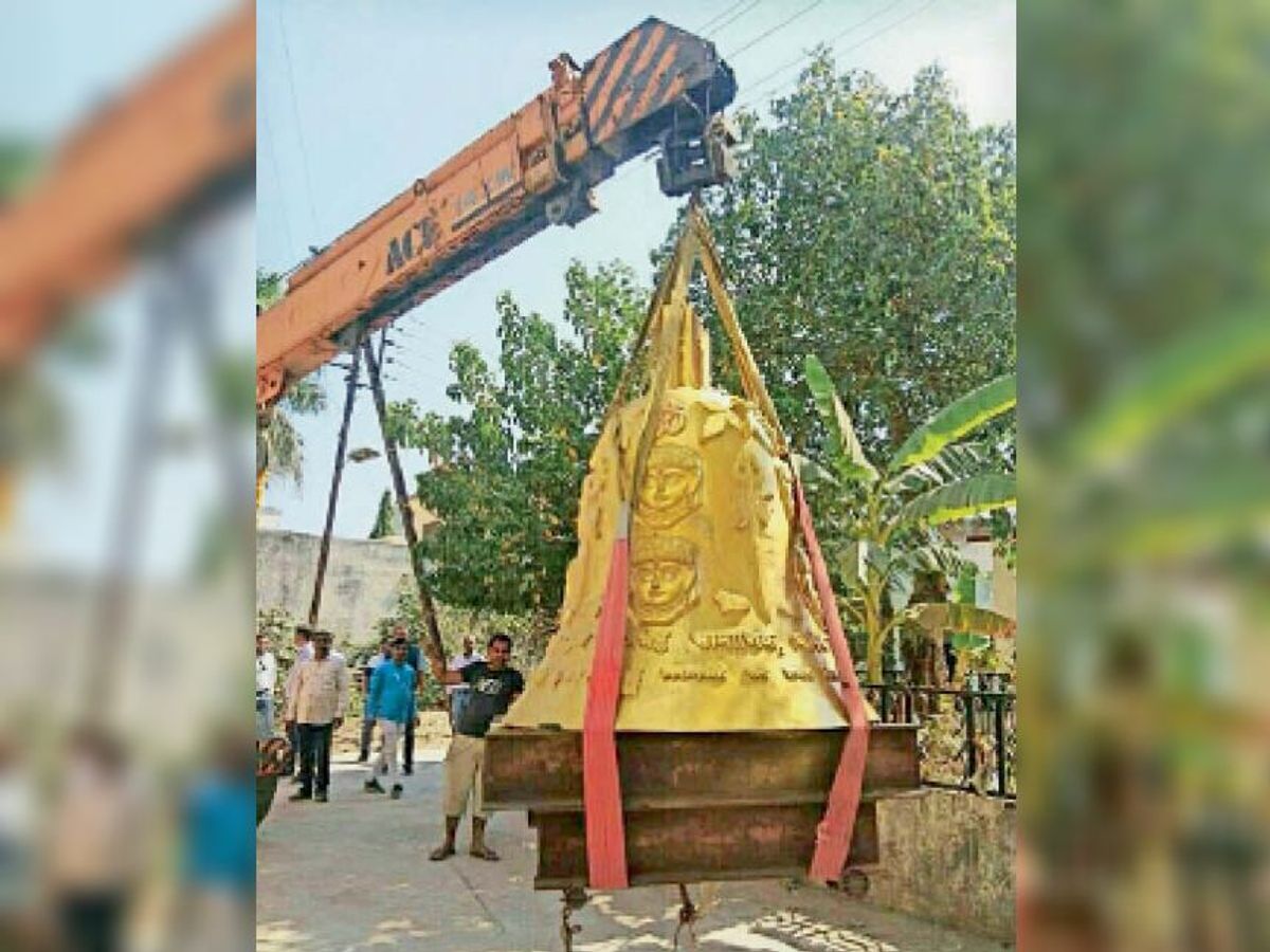 Pashupatinath temple reached the country's largest and weighing 3700 kg Mahaghanta | पशुपतिनाथ मंदिर पहुंचा देश का सबसे बड़ा व वजनी 3700 का किलो महाघंटा - Dainik Bhaskar