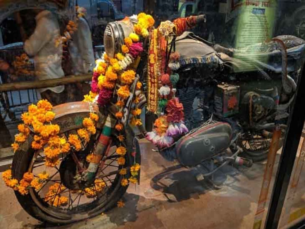 Pareek's film on Om Banna and his Bullets, Dug-Dug to be screened in  Toronto | टोरंटो में गुंजेगी ओम बना क बुलेट की धमक: ओम बन्ना व उनकी बुलेट  पर बनाई फिल्म