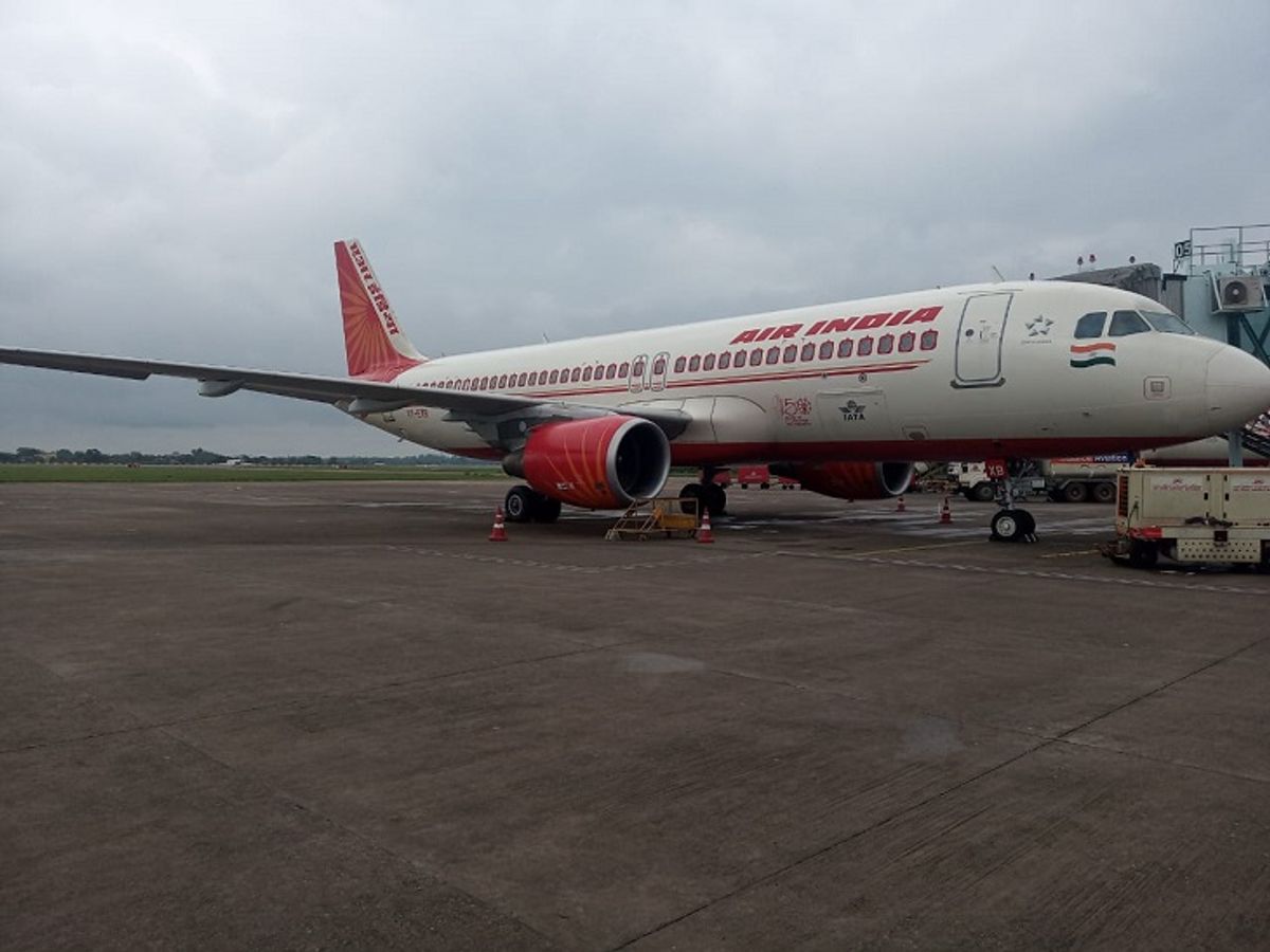 भारतीय विमानपत्तन प्राधिकरण (AAI) के एयरपोर्ट संचालन से जुड़े सूत्रों के अनुसार, रनवे पर पैचवर्क मरम्मत का काम चल रहा था।