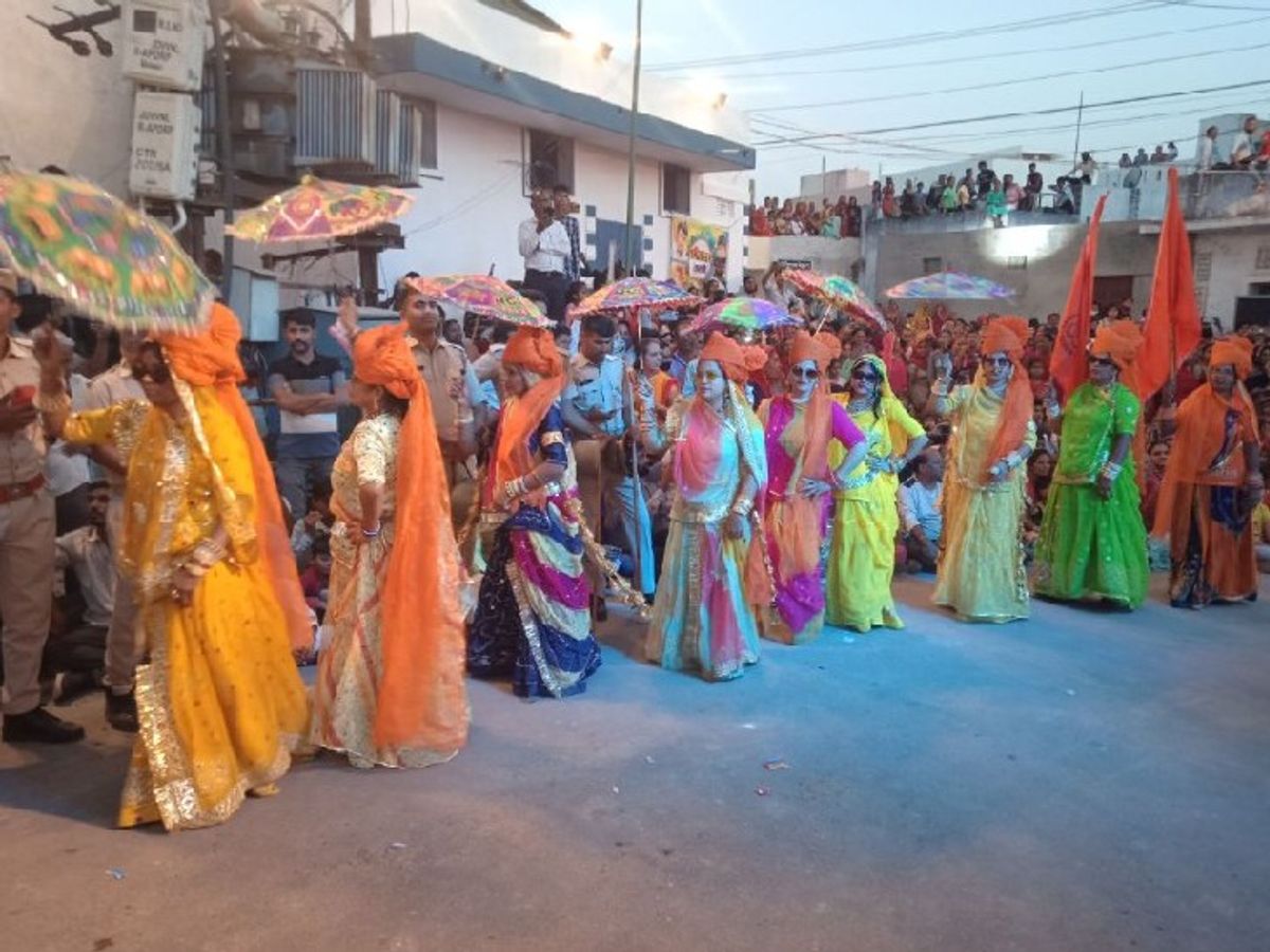 City swells at Sheetla Mata Fair in Pali district of Rajasthan | शीतला माता  के मेले में उमड़ा शहर: दो साल बाद शीतला माता के दरबार में गेरियों की धमचक,  देखने उमड़ा