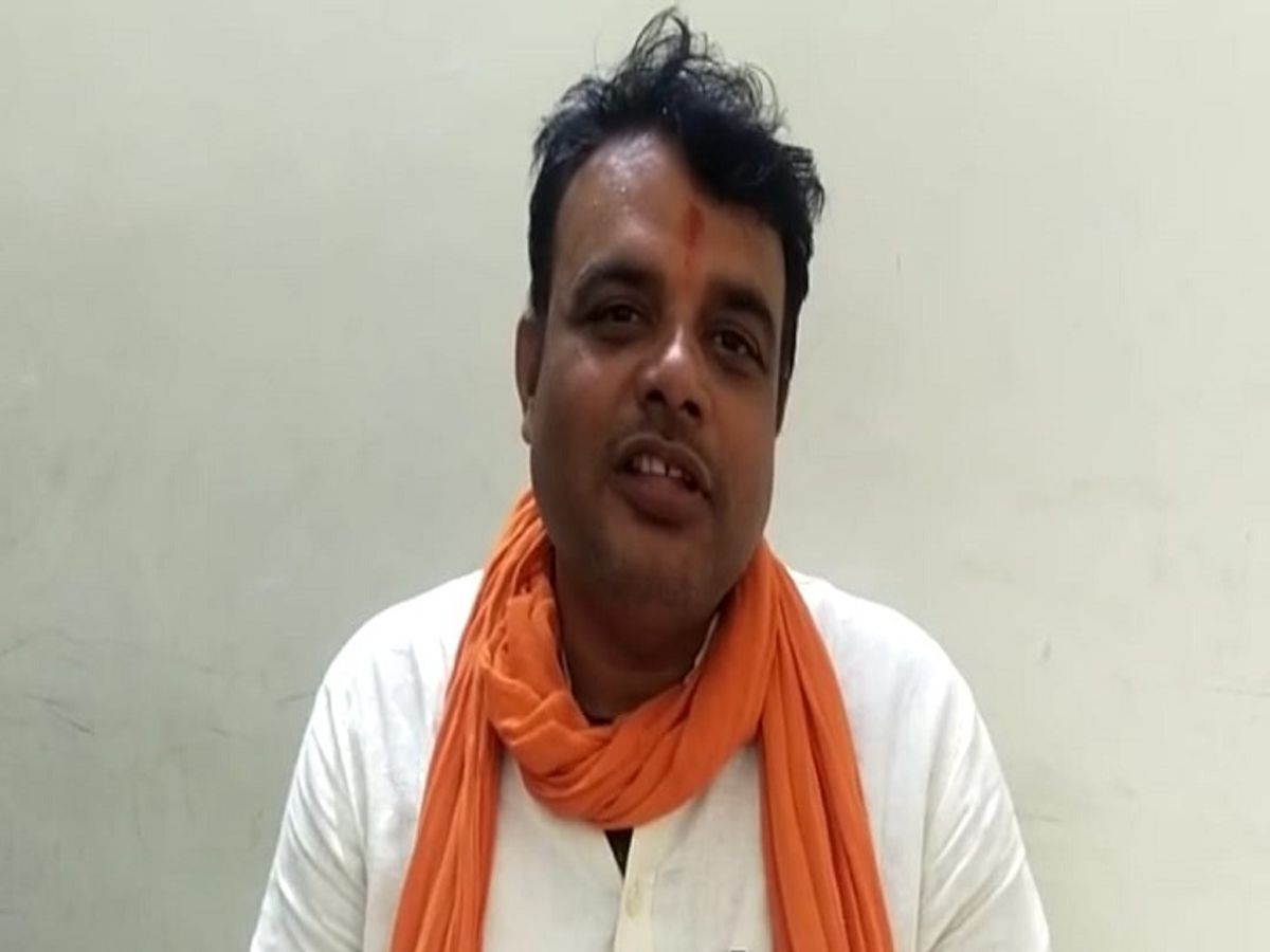 प्रांत संयोजक विकास त्यागी बोले- मदरसे आतंकवाद की जननी, दारुल उलूम में  लगाया जाए ताला | Provincial coordinator Vikas Tyagi said, mother of  madrassa terrorism, lock should be imposed ...