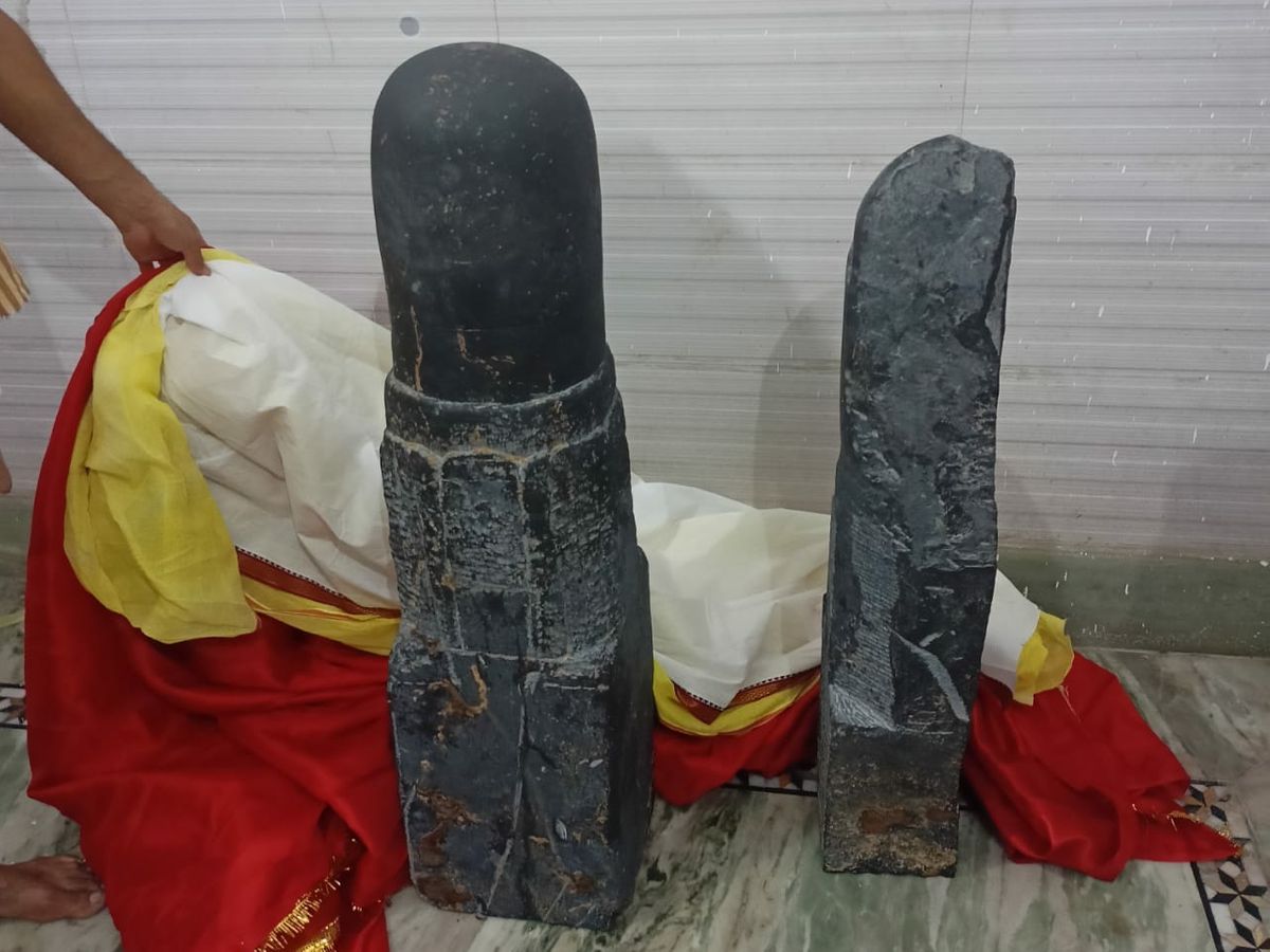 तालाब की खुदाई हो रही थी, माता पार्वती की भी मूर्ति मिली; पूजा-अर्चना में  जुटे लोग | Bihar News; 4 feet Shivling found in Jamui - Dainik Bhaskar