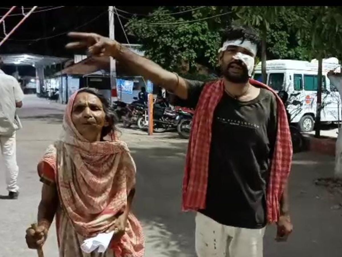 14 लाख रुपए मांगने पर दबंगों ने बेरहमी से पीटा, दोनों ने लगाई न्याय की गुहार  | Mother-son beaten up for demanding dues in Begusarai - Dainik Bhaskar