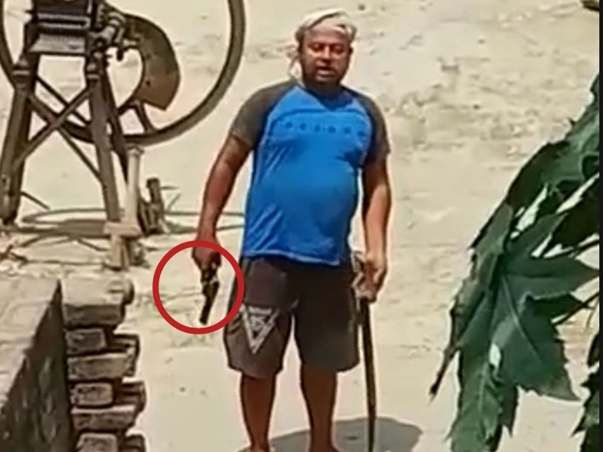 पीड़ित पक्ष ने पुलिस से की शिकायत, कहा- घर में घुसकर कर लूटा, विरोध करने पर  जान से मारने की धमकी दी | The victim's side complained to the police, said -