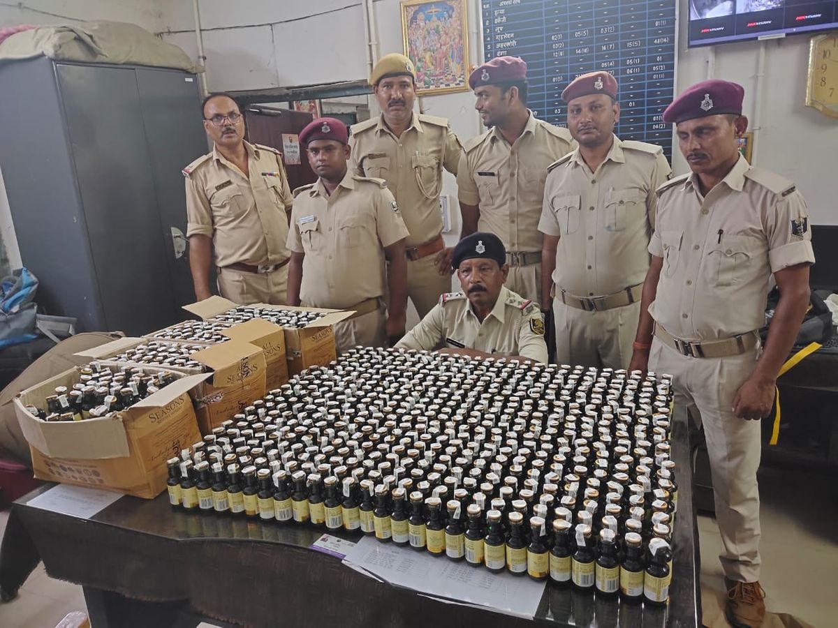 दिल्ली से शराब की खेप मंगवा कर रहे थे तस्करी, स्वतंत्रता सेनानी सुपरफास्ट  से हुई बरामदगी | Smuggling consignments of liquor from Delhi in muzaffarpur;  bihar bhaskar latest news ...