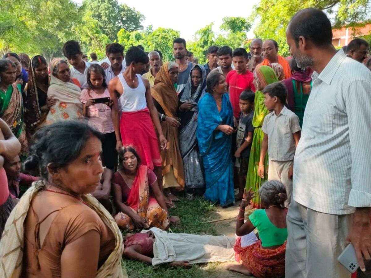 खेलने के दौरान घर के पास से गायब हो गया था, झाड़ी से मिली लाश | ruthless murder of a teenager in chapra by slitting his throat - Dainik Bhaskar