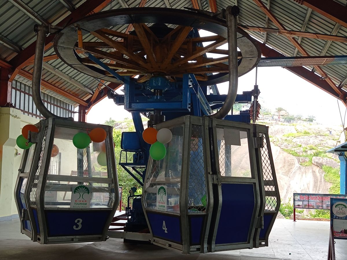 हवा की तेज रफ्तार ने लगाई रोक, हर दिन निराश लौट रहे हैं यहां आने वाले पर्यटक  | The high speed of the wind put a stop, the tourists coming here are