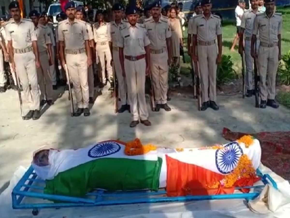 पुणे से मुजफ्फरपुर लाया गया डेड बॉडी, पिता ने कहा: निष्पक्ष जांच करें वरीय  अधिकारी | Constable Kavita was under mental stress - Dainik Bhaskar