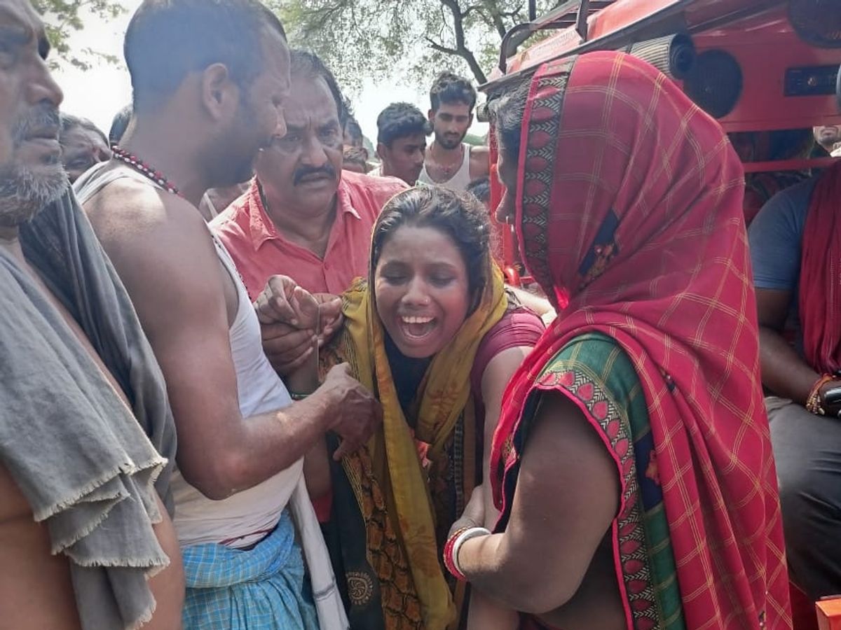 घर के पास दोस्तों के साथ खेल रहा था, पैर फिसलने से गड्‌ढे में डूबा | Child dies after drowning in water filled pit in Khagaria, was playing with friends near the