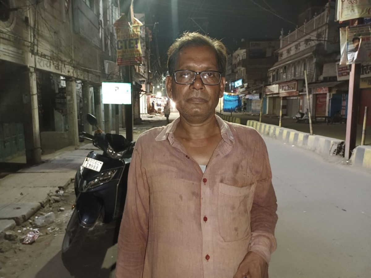 नेल पॉलिश कारोबारी को जांच के नाम पर रोक, बैग से 50 हजार रुपए उड़ाए |  Miscreants roaming in the guise of QRT jawans in Muzaffarpur, Nail polish  businessman stopped in the