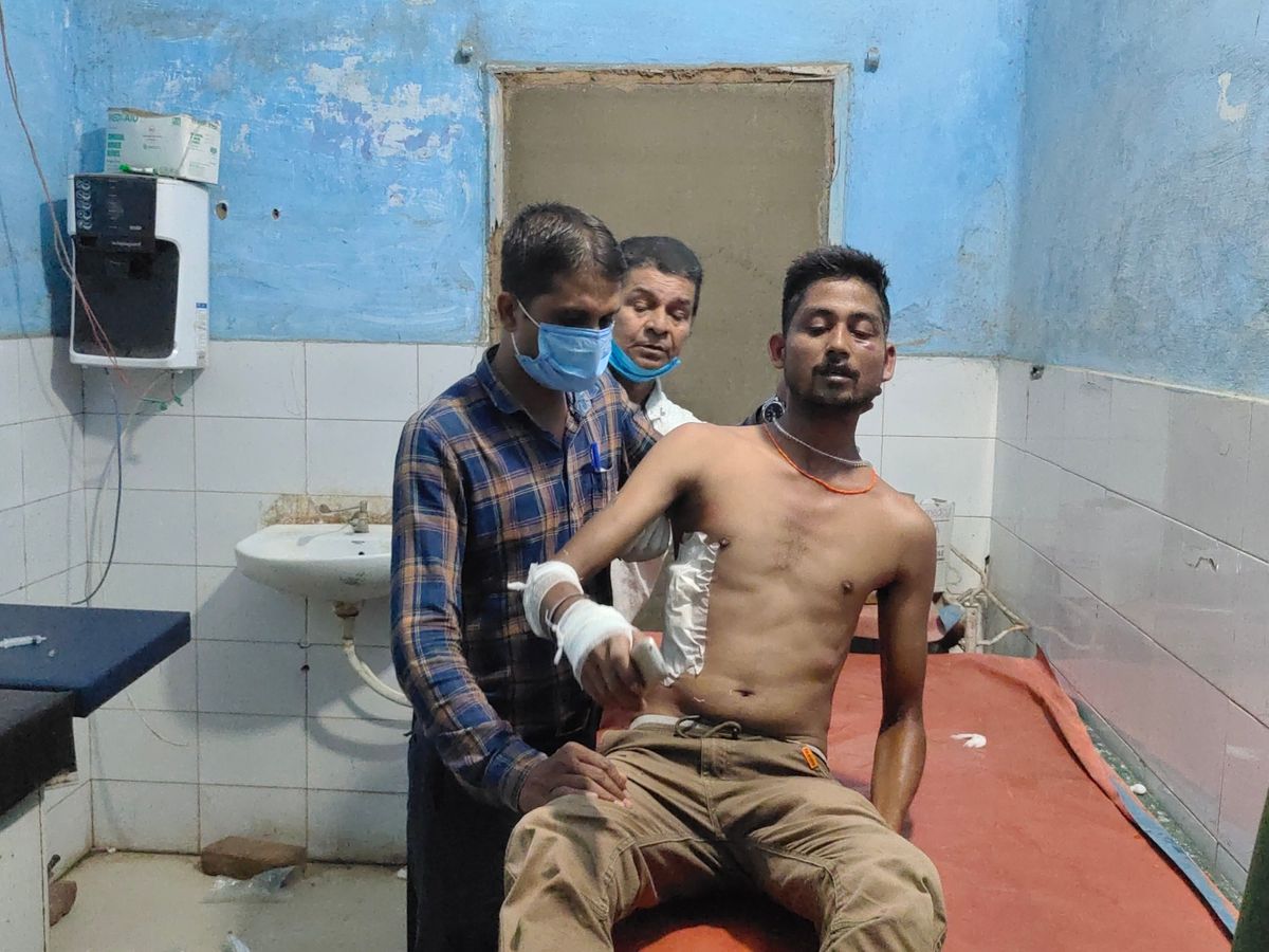 बाइक सवार अपराधियों ने पहले छीने 40 हजार, फिर सीने में मारी गोली | Santoshi  Chowk and the driver were shaken by the sound of bullets, two youths got  shot - Dainik Bhaskar