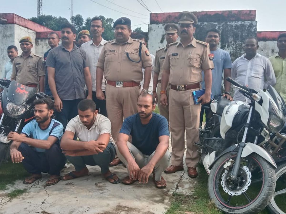 Three thieves including 15 stolen motorcycles arrested | देवरिया में स्वाट  और थाना कोतवाली पुलिस को मिली सफलता: 15 चोरी की मोटरसाइकिलों समेत तीन चोर  गिरफ्तार - Deoria News ...
