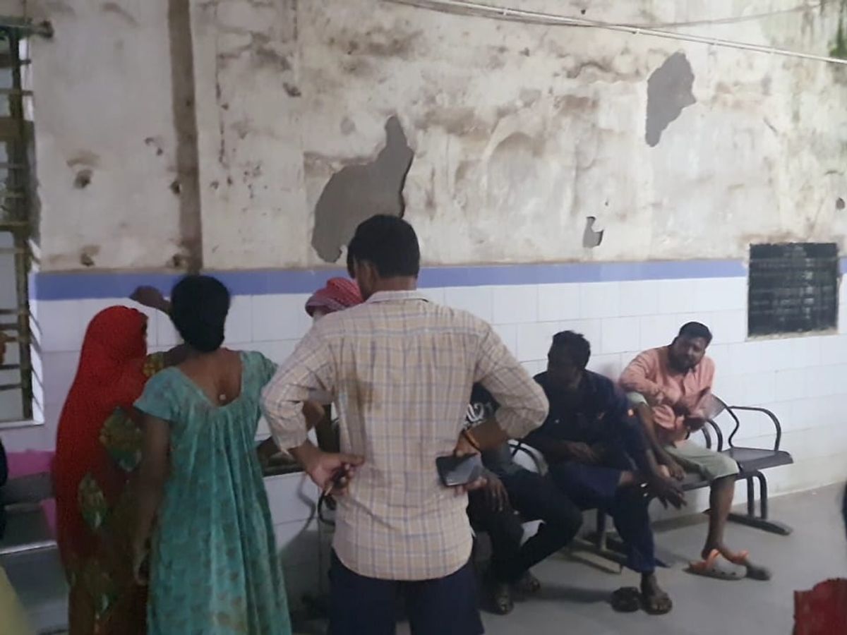 युवती समेत तीन महिलाओं को बेरहमी से पीटा, छेड़खानी एवं अवैध संबंध के प्रयास  का आरोप | Three women including the girl were brutally beaten up, accused  of molesting and trying to