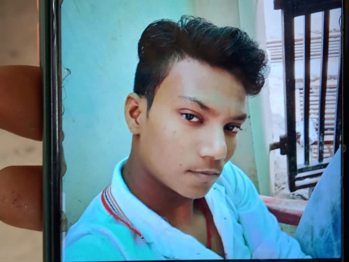 हमले में गार्ड की मौत, दोस्त की हालत नाजुक | Guard killed in attack, friend's condition critical - Dainik Bhaskar
