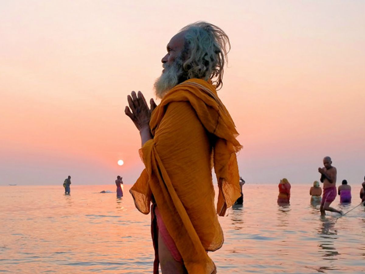 Holy month of bath-donation: Bathing before sunrise in Kartik, Amla and  Tulsi donation gives virtue as much as performing many yagyas | स्नान-दान  का पवित्र महीना: कार्तिक में सूर्योदय से पहले नहाने,