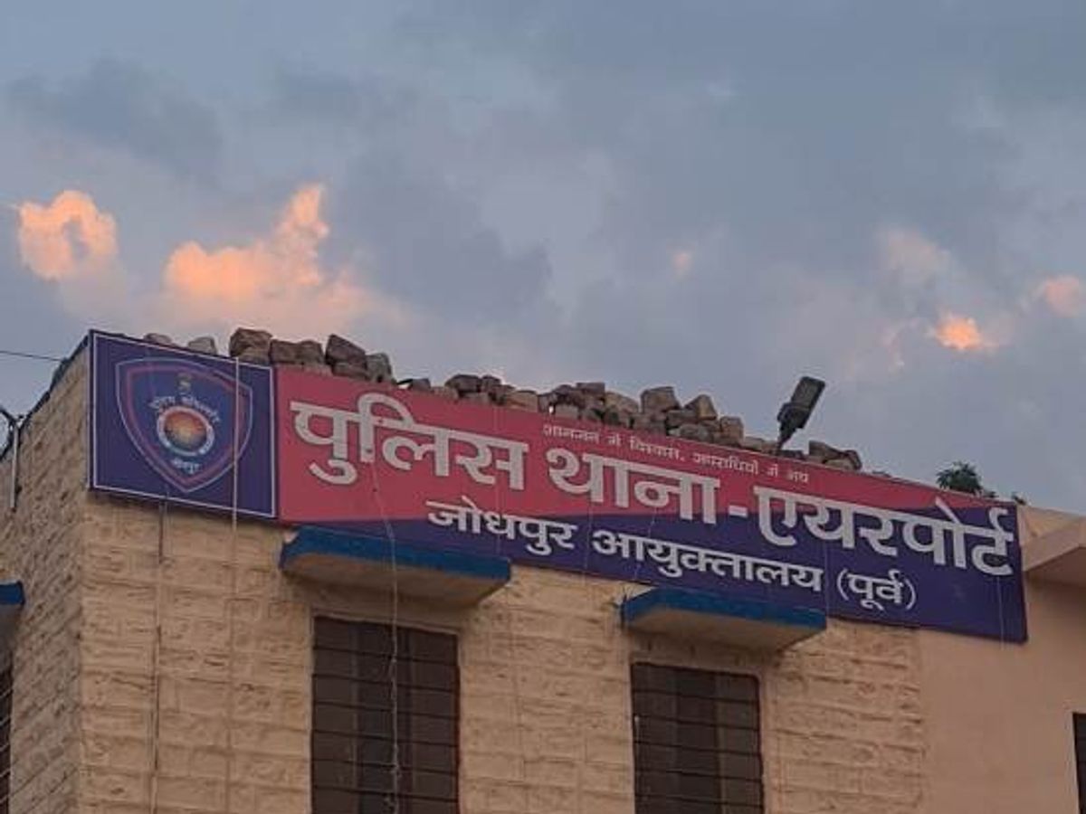 Jodhpur Airport Gold Smuggling; Singapore Smugglers Arrested By Custom Team  | भारत के फर्जी आधार से यात्रा कर रहे थे गोल्ड-तस्कर: एयरपोर्ट से 2  गिरफ्तार; सिंगापुर के निवासी ...