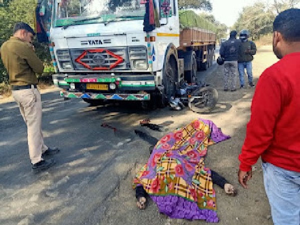 Bike rider dies after being hit by a truck | सड़क दुर्घटना: ट्रक की चपेट  में आने से बाइक सवार की मौत - Khandwa News | Dainik Bhaskar