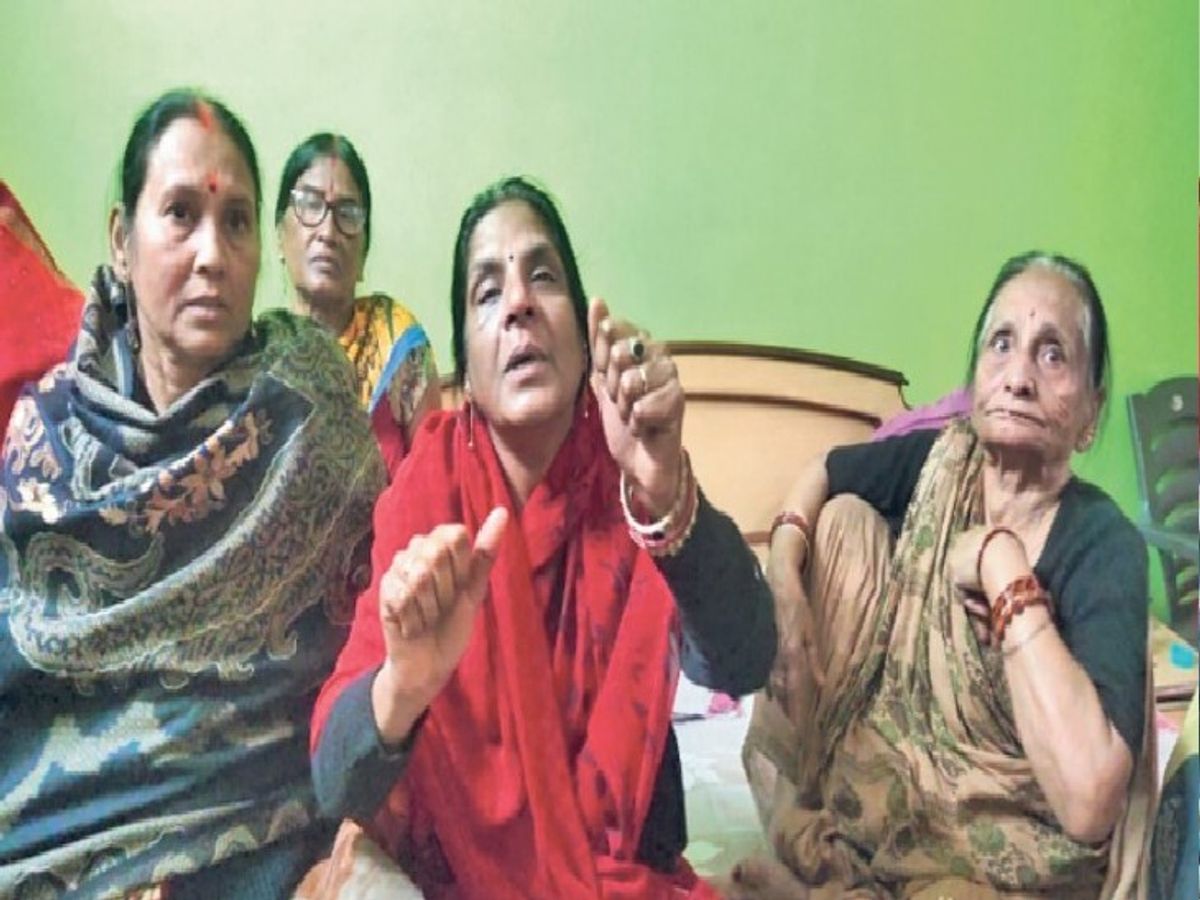 मालीघाट में महिला से चेन छीनी, विरोध करने पर फायरिंग | Chain snatched from  woman in Malighat, firing on protest - Dainik Bhaskar