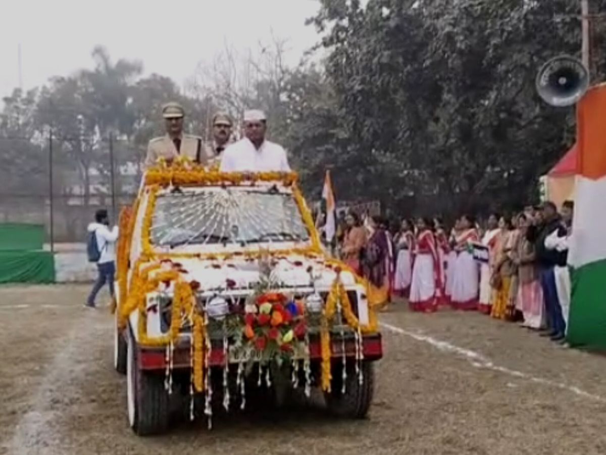 गणतंत्र दिवस को लेकर सुबह 9 बजे किया गया झंडोतोलन, कला संस्कृति व युवा विभाग  के मंत्री ने फहराया झंडा | Flag hoisting was done at 9 am on Republic Day,  Minister