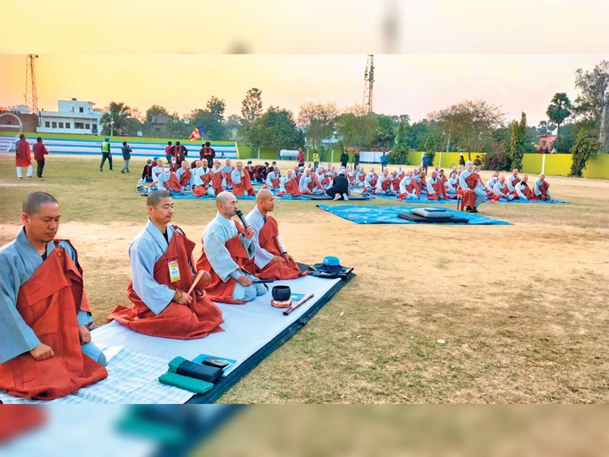 विश्व शांति के लिए कोरिया से भारत भ्रमण की 1160 किमी पदयात्रा पर कैमूर  पहुंचे 108 बौद्ध भिक्षु | 108 Buddhist monks reached Kaimur on a 1160 km  walk from Korea to
