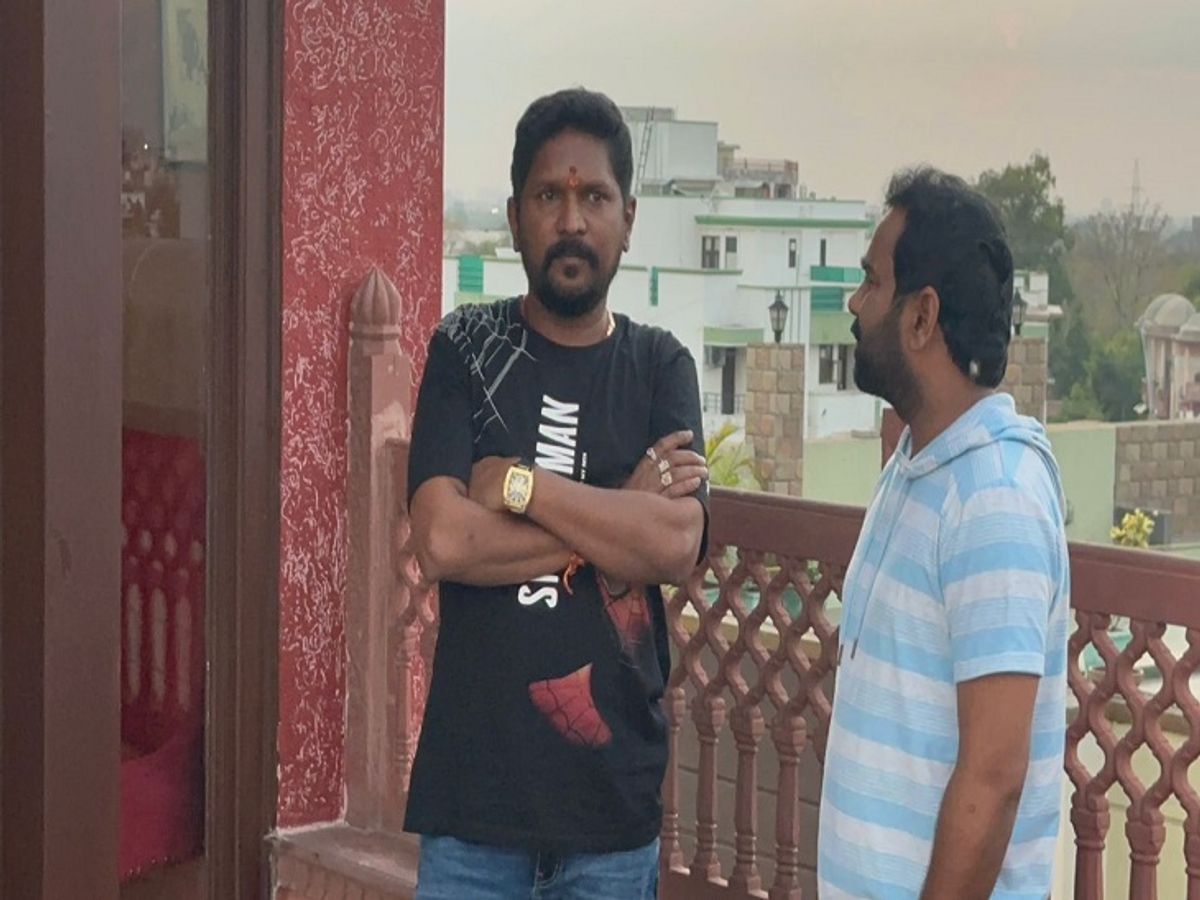 Shooting for The World of Nawab, was seen shooting for the song