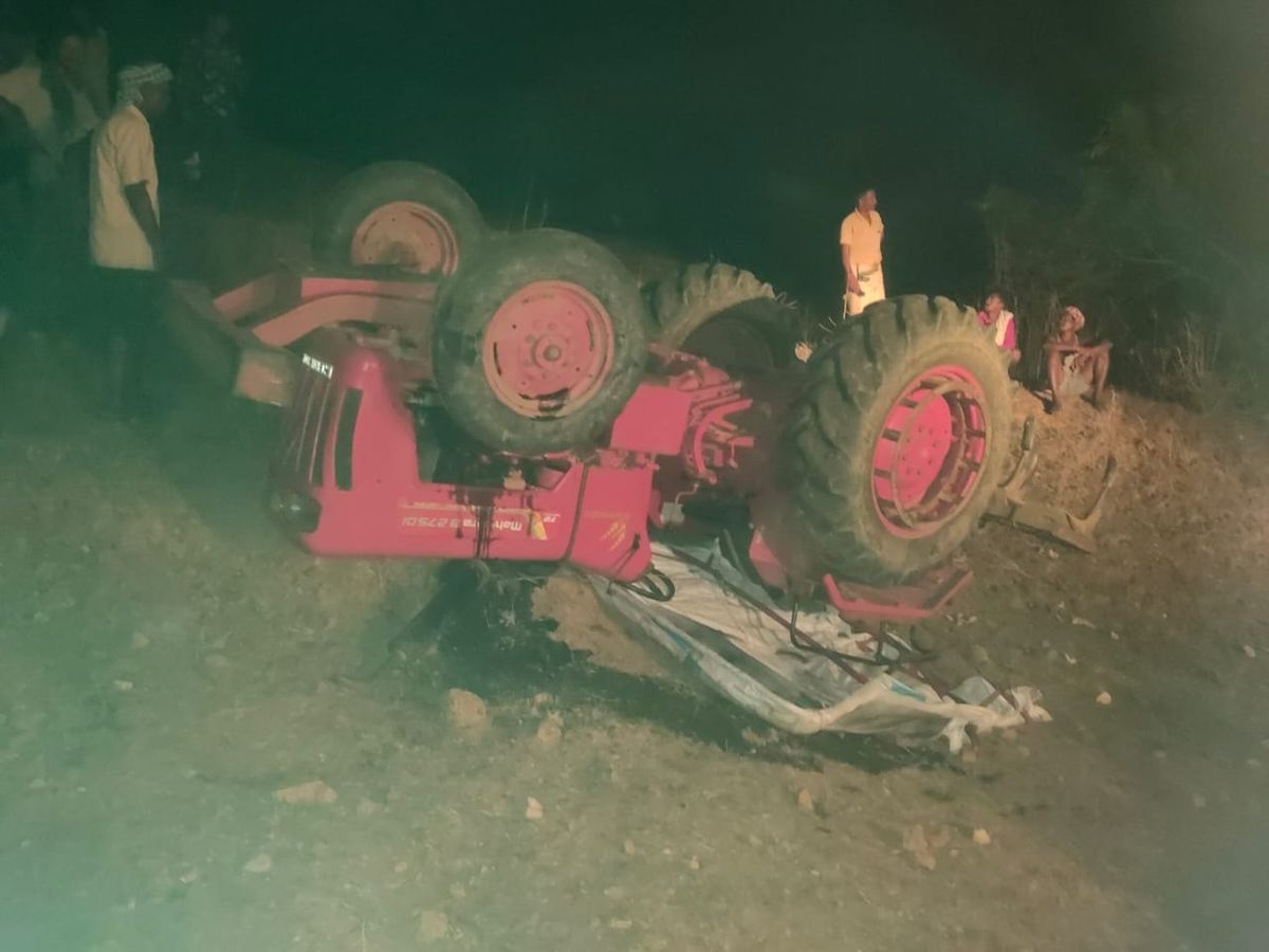 Farmer dies due to overturning of tractor in Jashpur, accused tractor  driver absconding