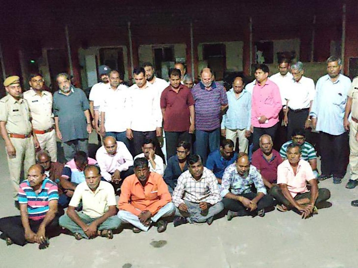 Gambling in Railway Institute of Ajmer | अजमेर के रेलवे इंस्टीट्यूट में जुआ:  पकड़ा तो पुलिस पर दबाव बनाया; सचिव समेत 34 गिरफ्तार, इसमें रेलवे कर्मचारी  भी - Ajmer ...