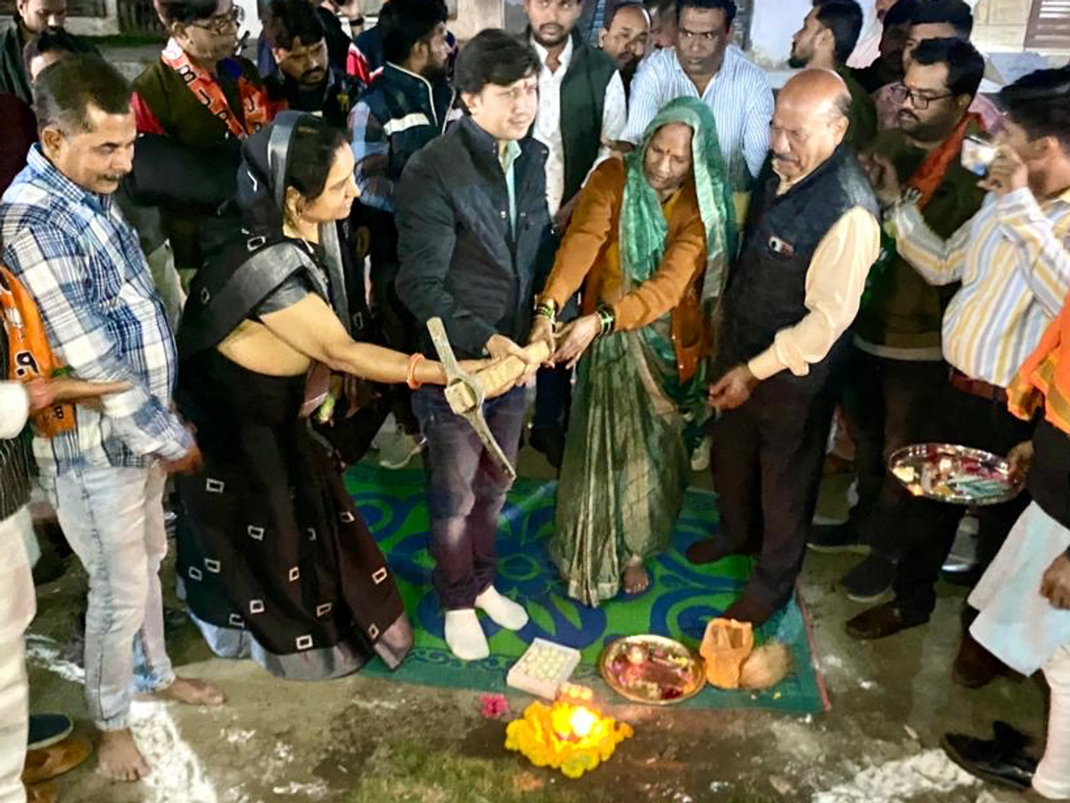 Development works started in Assembly 1 | विधानसभा 1 में शुरू हुआ विकास  कार्यों का सिलसिला: आकाश विजयवर्गीय ने किया 28 लाख रुपए की 3 ड्रेनेज लाइन  का हुआ भूमिपूजन - Indore News | Dainik Bhaskar
