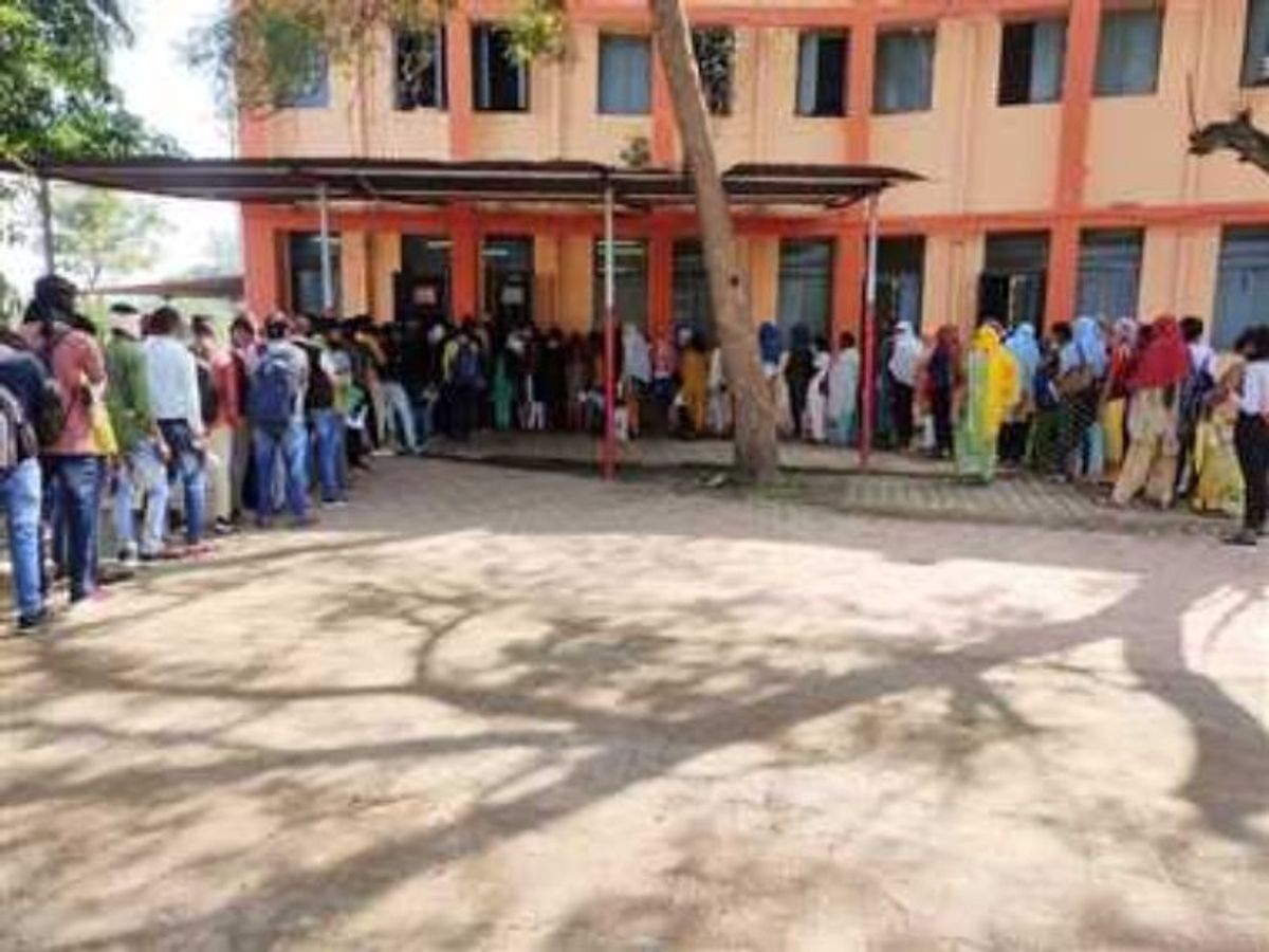 Exam started in PG college from today, 6,994 students joined BCS college of Dhamtari | आज से शुरू हुई पीजी कॉलेज में परीक्षा: धमतरी के बीसीएस महाविद्यालय में 6,994 विद्यार्थी हुए ...