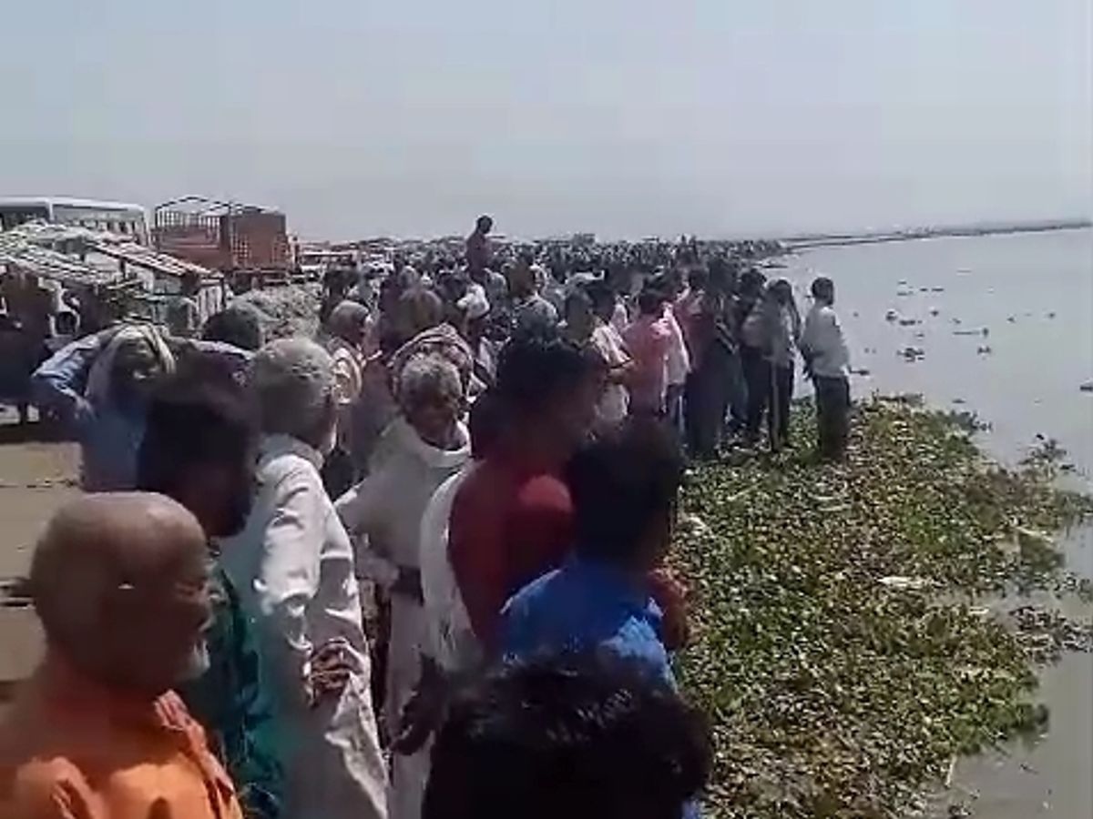 Three youths who came to Ganga Ghat for funeral drowned | अंतिम संस्कार में  गंगा घाट आए तीन युवक डूबे: दो की मौत, तीसरे को बचाया, एक युवक का तीन घंटे  बाद