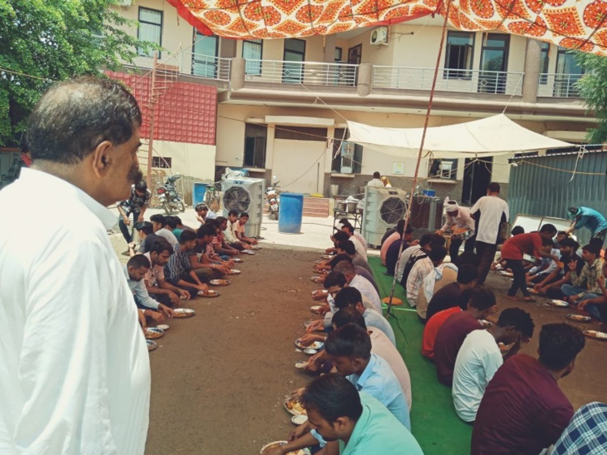 Free food on the last Sunday of the month अलवर के इस होटल में 1दिन