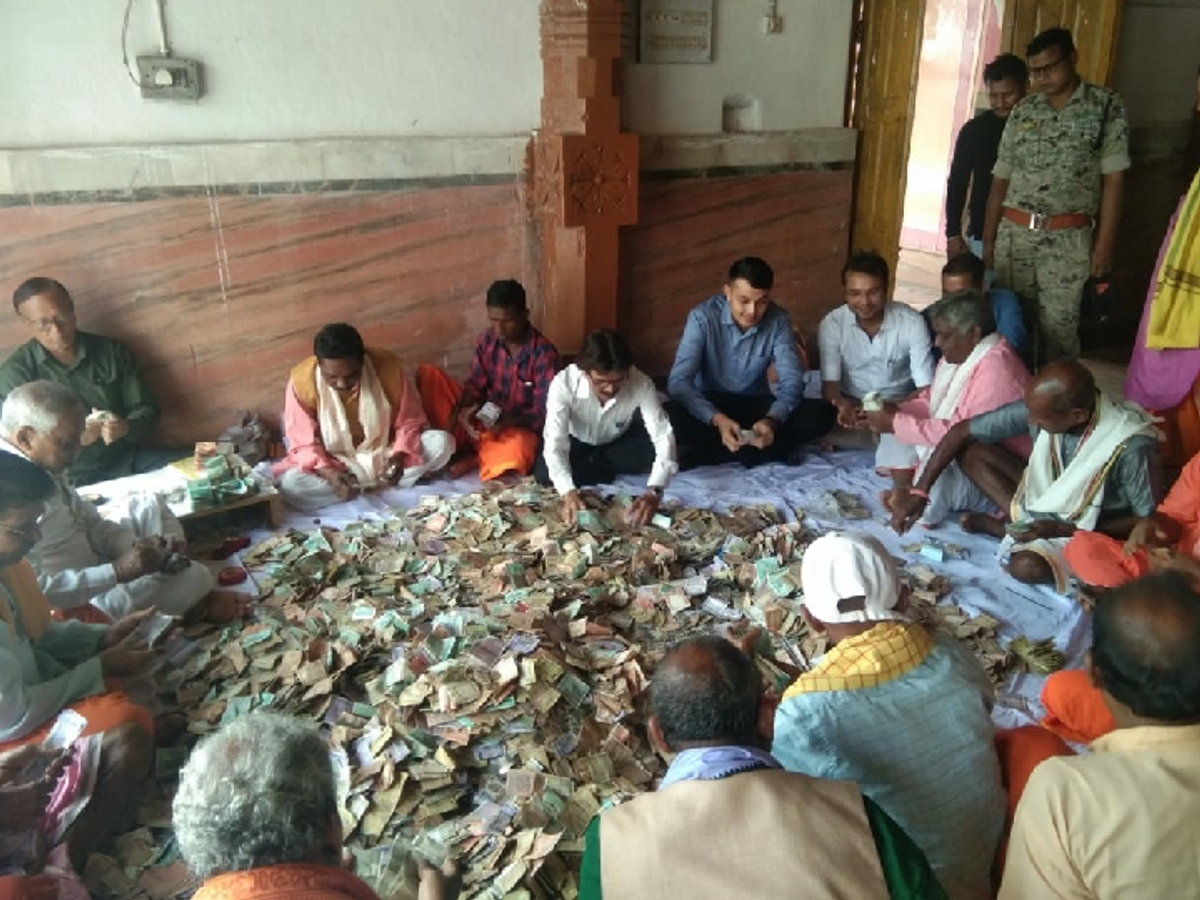 Donation box of Danteshwari temple opened, 24 lakh cash found
