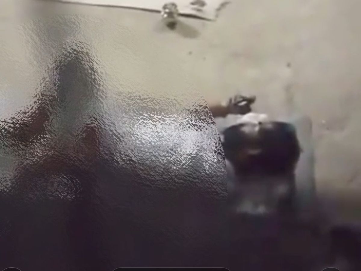 Ghaziabad Young man committing immoral acts in temple watching porn film on  mobile | मंदिर परिसर में अनैतिक कृत्य करता युवक, वीडियो वायरल: मोबाइल पर  देख रहा था पोर्न फिल्म, पुलिस ...