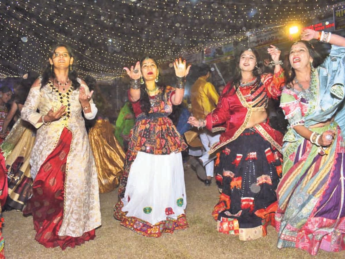 2100 rupees prize for the best group in Garba Raas | गरबा रास में बेस्ट  ग्रुप को 2100 रुपए पुरस्कार - Bhilwara News | Dainik Bhaskar