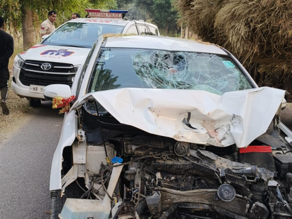 Charkhi Dadri road accident young man died | चरखी दादरी में सड़क दुर्घटना  में युवक की मौत: कार और बाइक की टक्कर, मां घायल, बेटे के साथ मायके जा रही थी  -