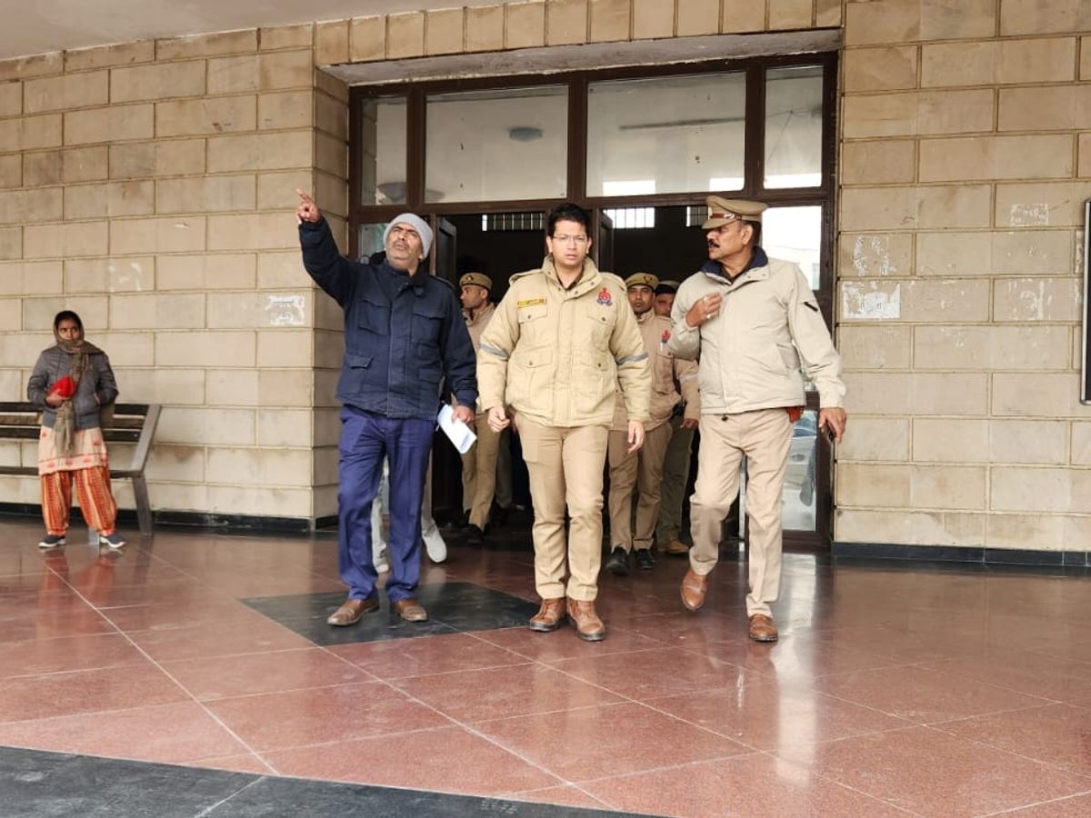 4 students absconded from Greater Noida school hostel | ग्रेटर नोएडा के  स्कूल हास्टल से 4 छात्र फरार: दीवार फांदकर भागे 11वीं के छात्र, नाश्ते के  बाद से लापता; परिजनों ...