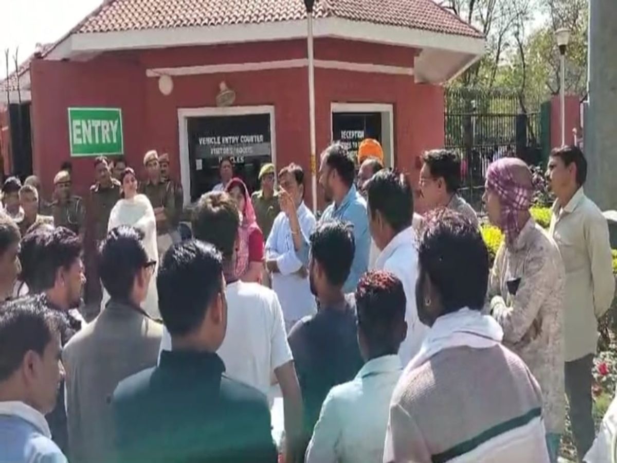 ऊर्जा मंत्री ग्रामीणों से मिलने पहुंचे, बाल कल्याण समिति की टीम बनाएगी रिपोर्ट - दैनिक भास्कर | Dainik Bhaskar
