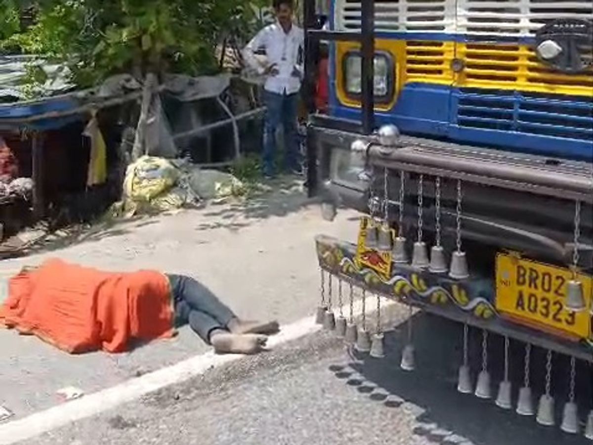 A truck coming from Muzaffarpur crushed a minor | मुजफ्फरपुर से आ रहे ट्रक  ने नाबालिग को रौंदा: रॉन्ग साइड से तेज रफ्तार में आ रहा था, श्राद्धकर्म में  गए बच्चे की