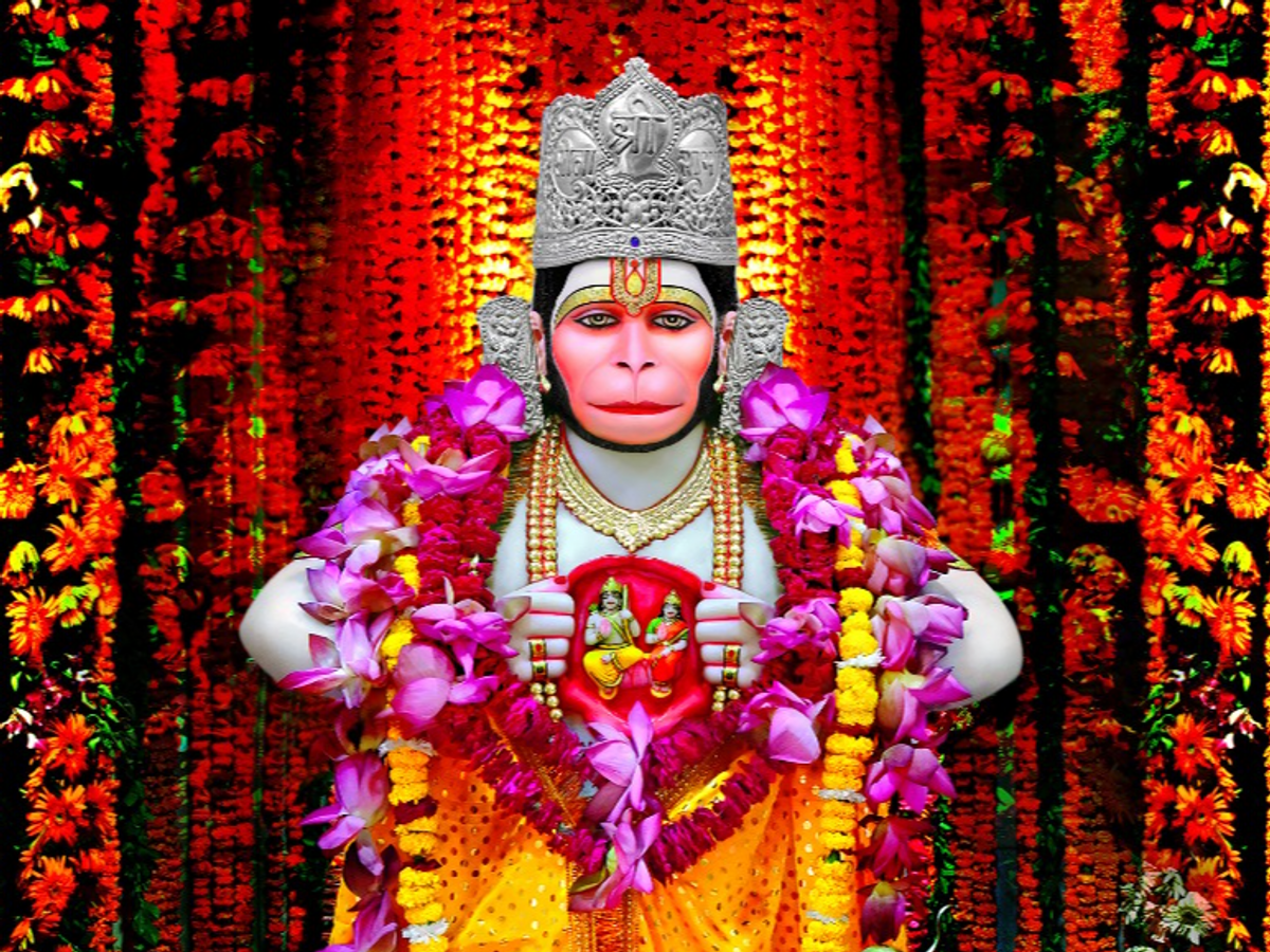 Huge crowd gathered at Hanuman Setu temple on Bada Mangal, Lucknow, Uttar  Pradesh, Hanuman setu