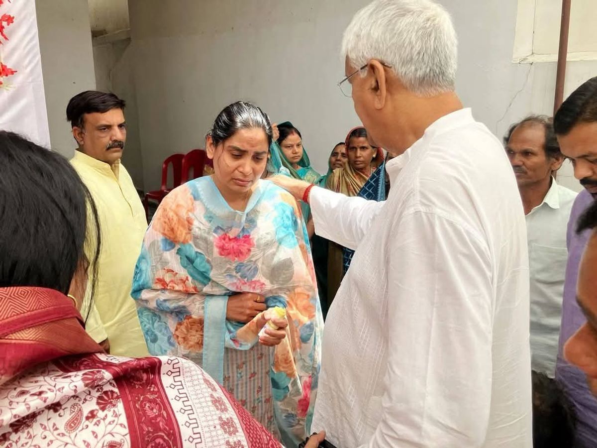 TS Singh Deo and Several Leaders Pay Tribute in Rasaota after Former MLA  Shakuntala Sahu mother passes away | पूर्व विधायक शकुंतला साहू की माता का  निधन: टीएस सिंह देव समेत कई